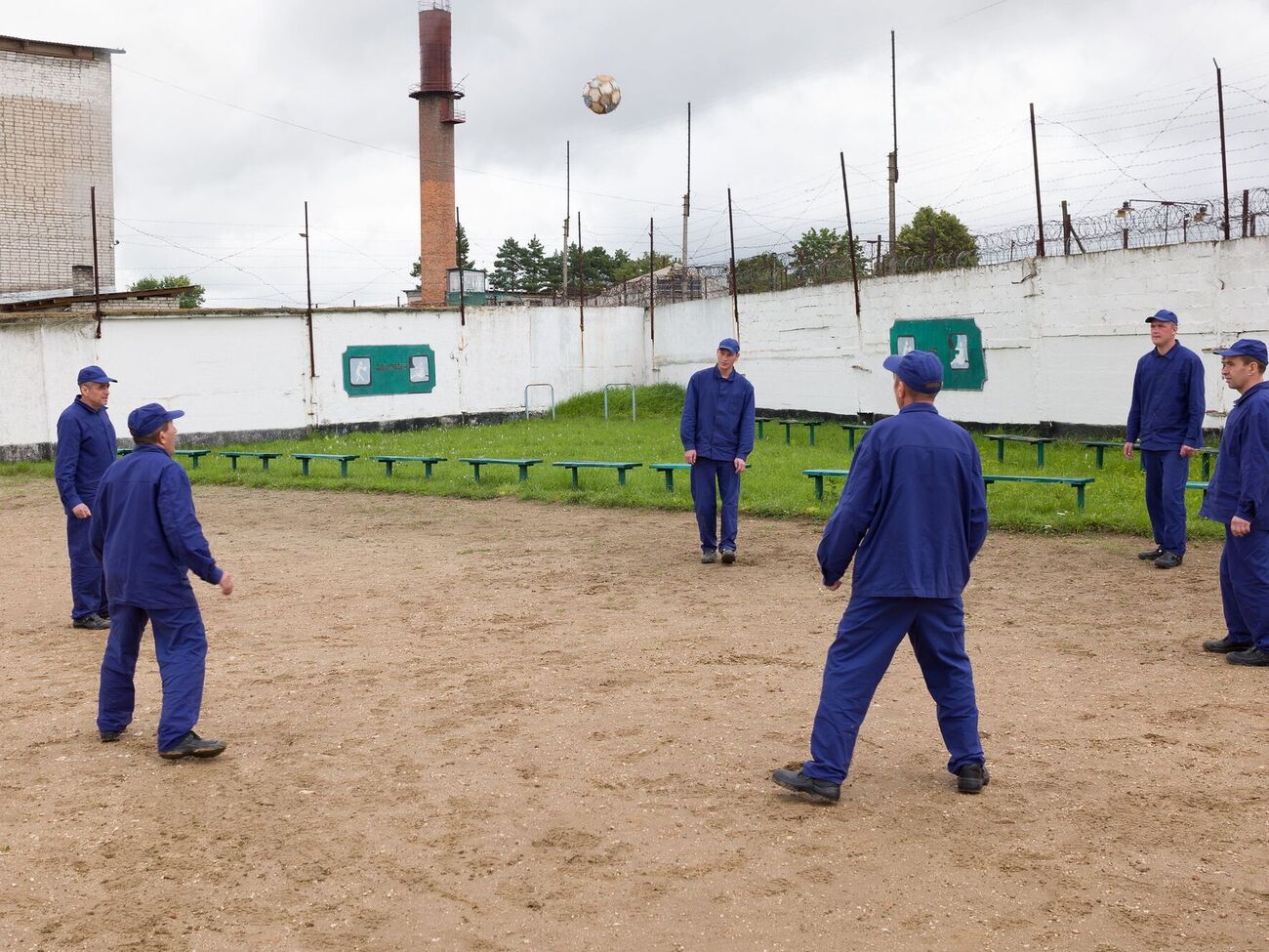 Кабмін вніс зміни в порядок тримання полонених