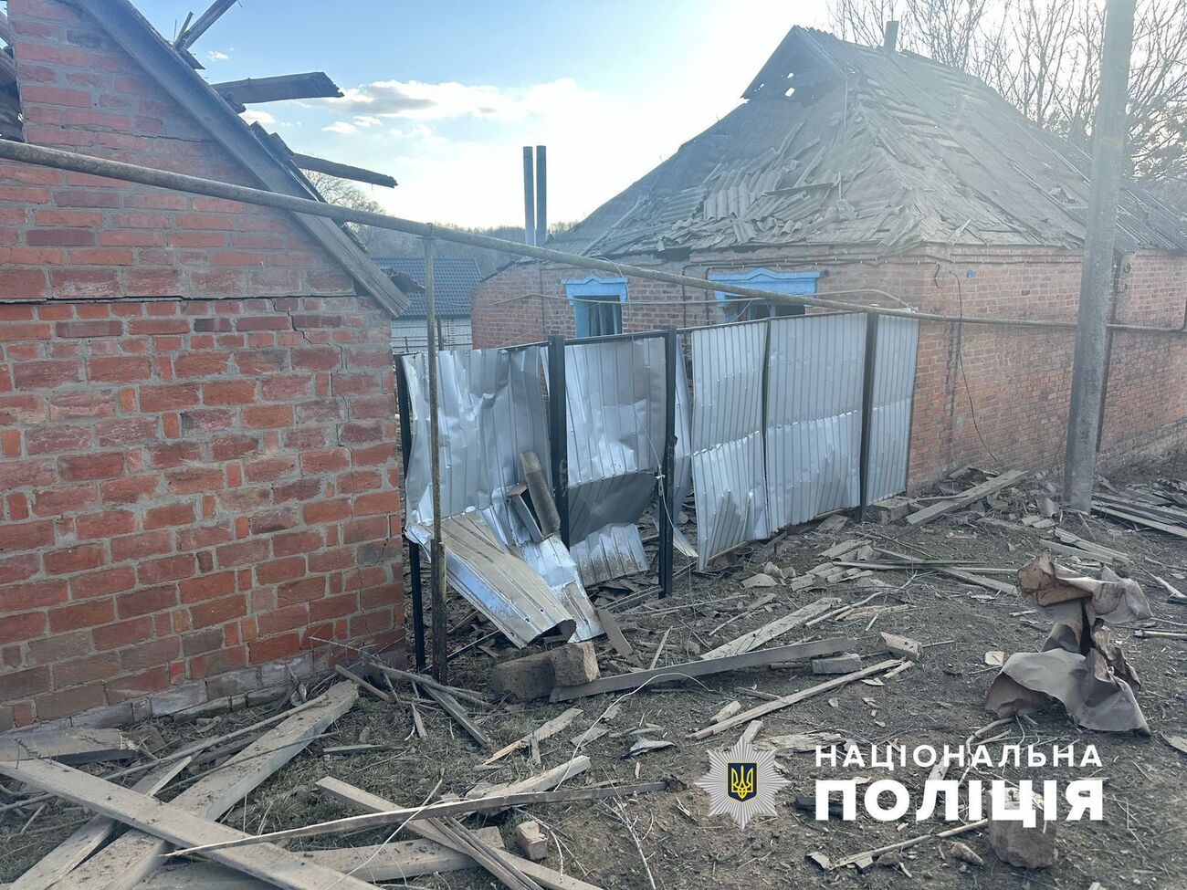 Щонайменше шість КАБ окупанти скинули на центр Краснопілля, під удар також потрапили Рожковичі