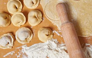 Сформируйте из теста пельмени и сварите их в подсоленной воде