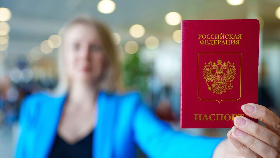 Имеющие небиометрический паспорт РФ должны подать заявку на получение биометрического документа до 30 сентября 2025 года