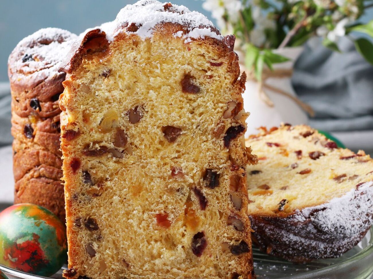 Для паски вам понадобятся 500 г пшеничной муки и 180 г сахара