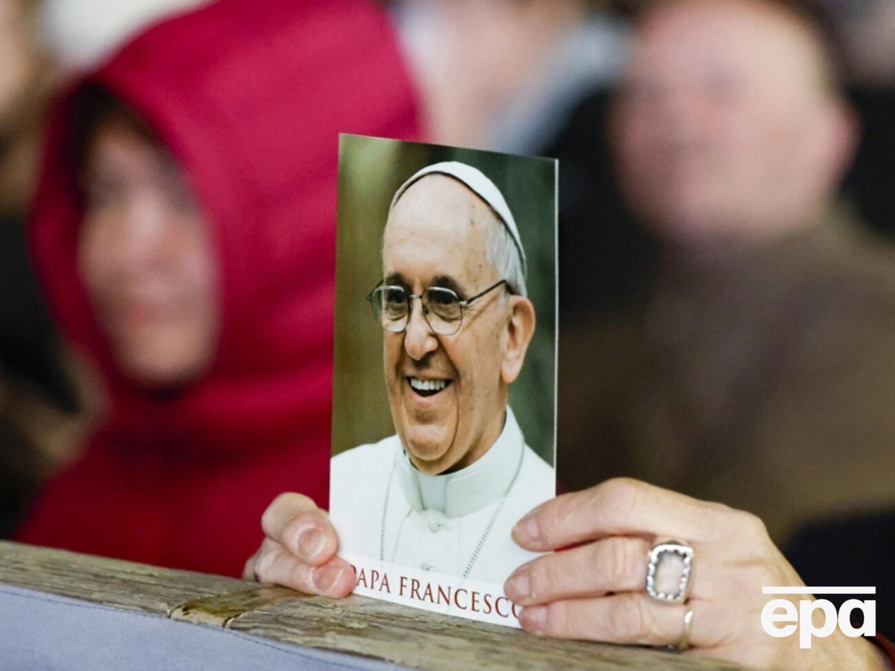 Папа римский находится в университетской клинике Джемелли