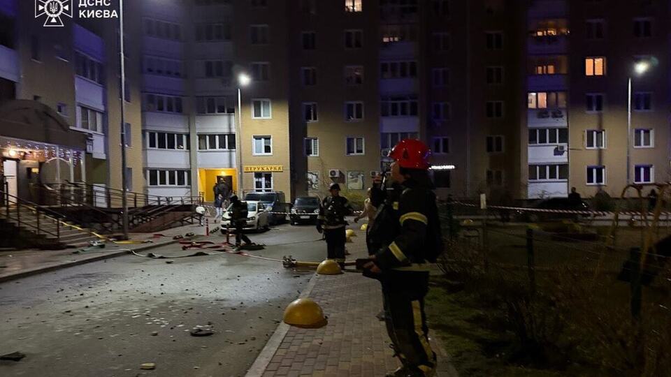 Уламки безпілотників упали у п'яти районах столиці