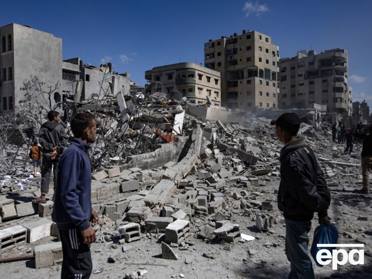 Издание отмечает, что если максималистскую тактику реализуют, это будет означать эскалацию 17-месячной операции в Газе