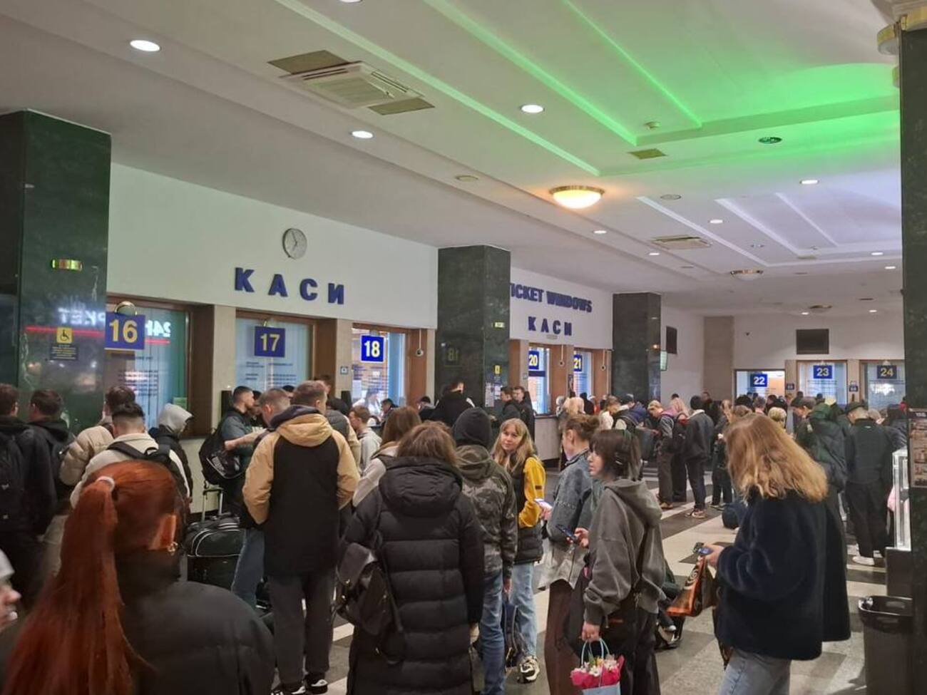 УЗ відкрила продаж міжнародних квитків через каси