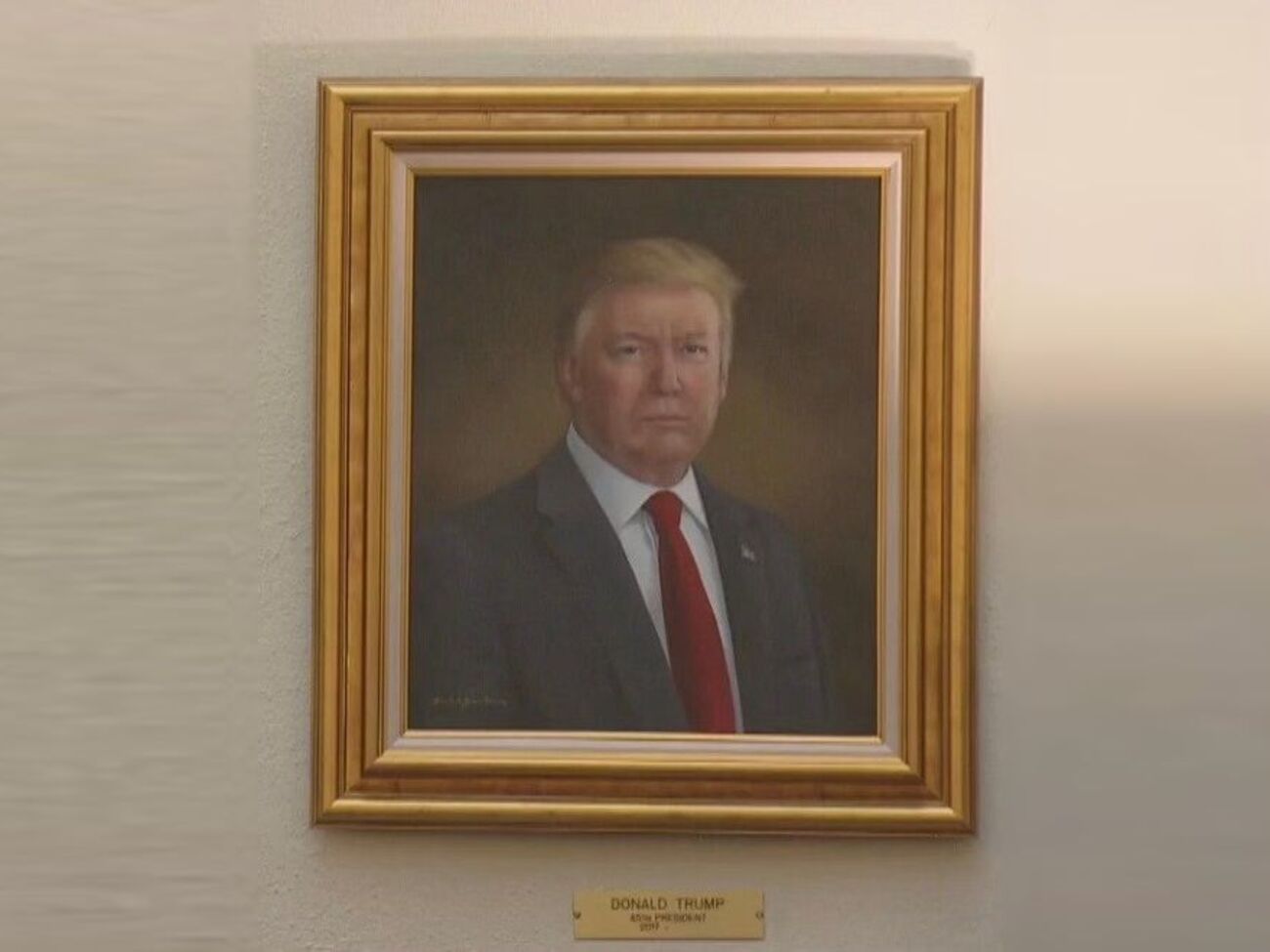 Трамп заявил, что ему жаловались на портрет