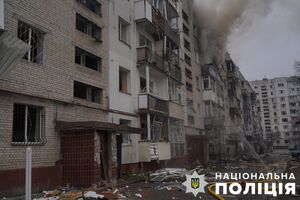 Вибухова хвиля спричинила значні руйнування будинків, вибила вікна і двері в багатоповерхівках
