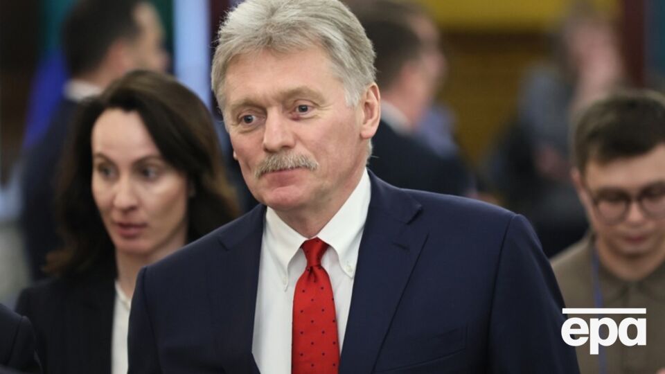 Песков уточнил, что в рамках проблематики Черноморской инициативы обсуждают "в первую очередь безопасность судоходства"