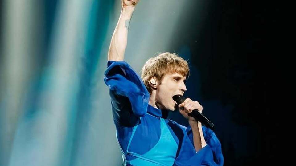 Ziferblat: Акустическая версия звучит гораздо мягче – здесь только голос Дани, без бэк-вокала