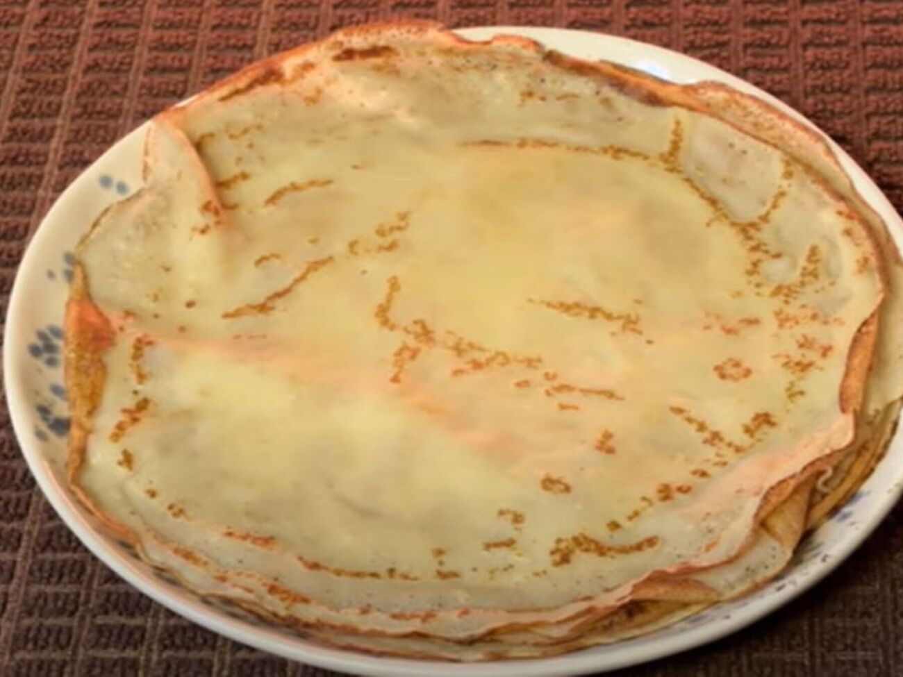 Готуйте млинці на добре розігрітій сковороді