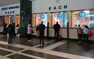 Каси на всіх вокзалах працюють за розширеним графіком