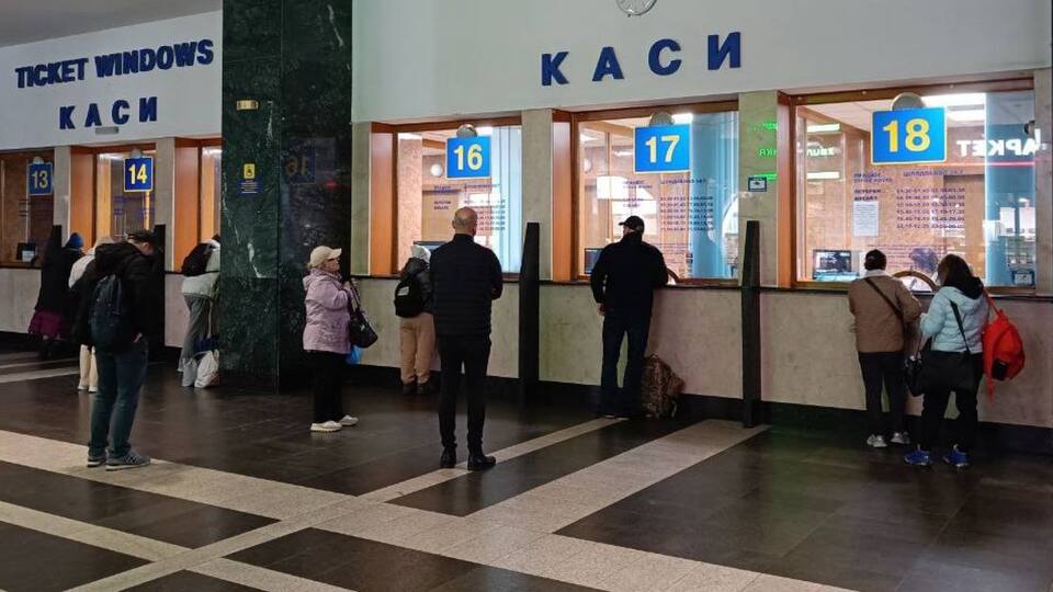 Каси на всіх вокзалах працюють за розширеним графіком