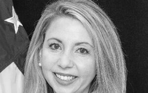 Офіційні особи розслідують причину смерті Абер