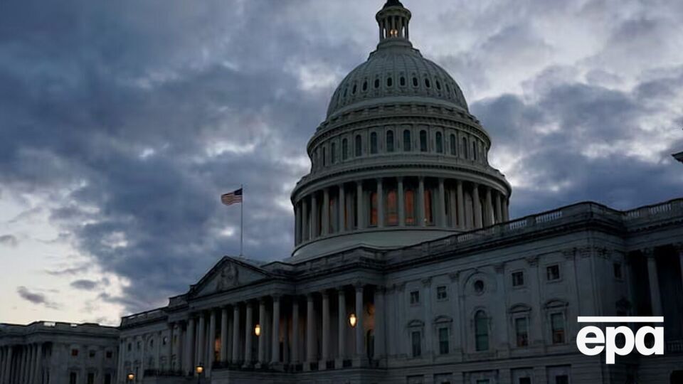 Высокопоставленные республиканцы открыто призывают администрацию Трампа к более жесткой позиции в отношении Москвы, отмечает Reuters