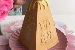 Такую паску можно приготовить заранее и хранить в морозилке