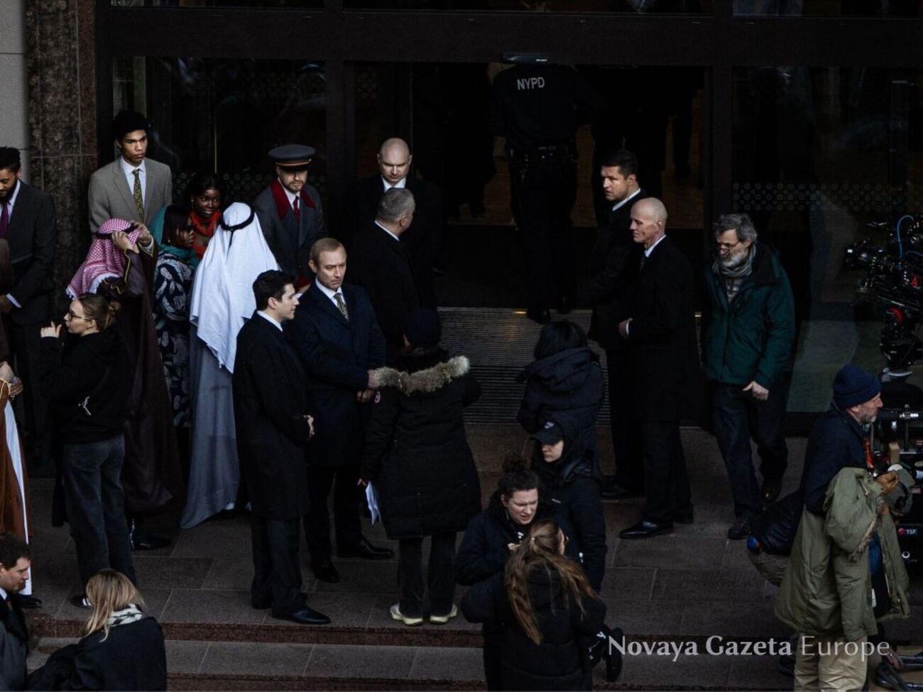 На знімках Лоу зафіксовано у гримі