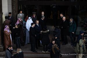 На знімках Лоу зафіксовано у гримі