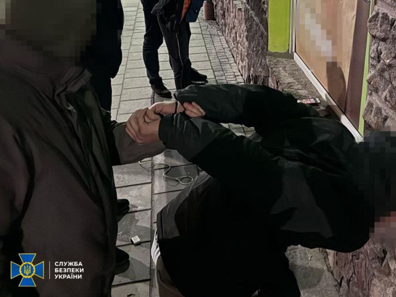 По материалам дела, заказ страны-агрессора России выполняли два жителя Закарпатья в возрасте 22 и 23 лет