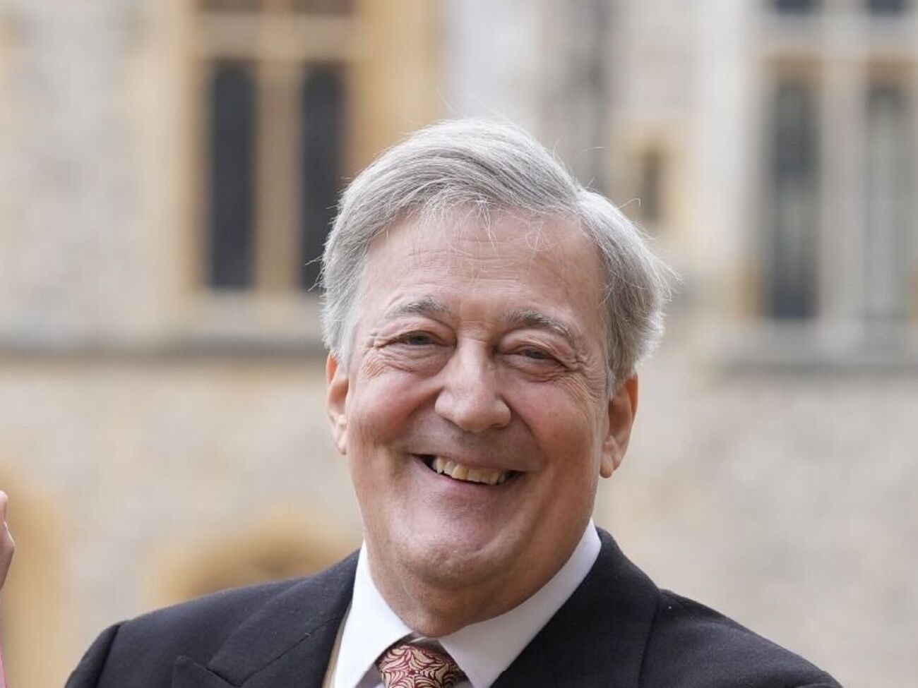 Фрай известен своими книгами "Как творить историю", "Лжец", "Гиппопотам"