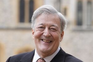 Фрай известен своими книгами "Как творить историю", "Лжец", "Гиппопотам"