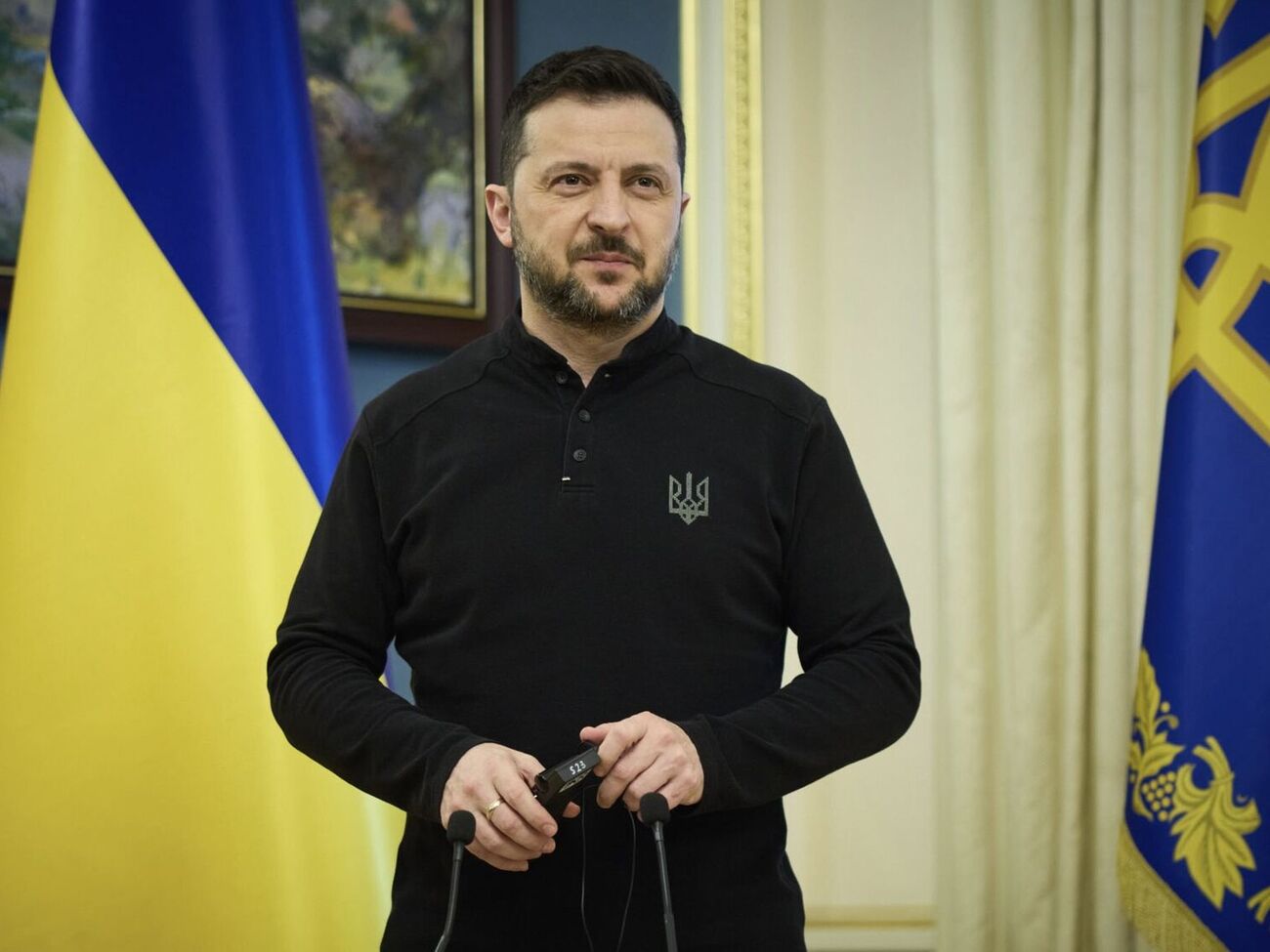 Гарантией безопасности страны и рычагом влияния на переговорах является армия, пояснил Зеленский