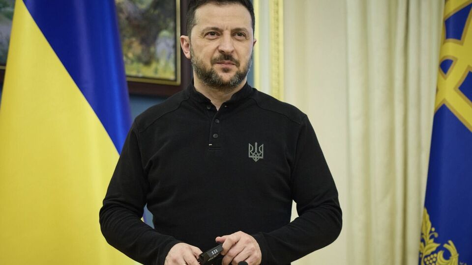 Гарантией безопасности страны и рычагом влияния на переговорах является армия, пояснил Зеленский