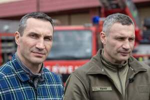 Різниця між братами Кличками – п'ять років