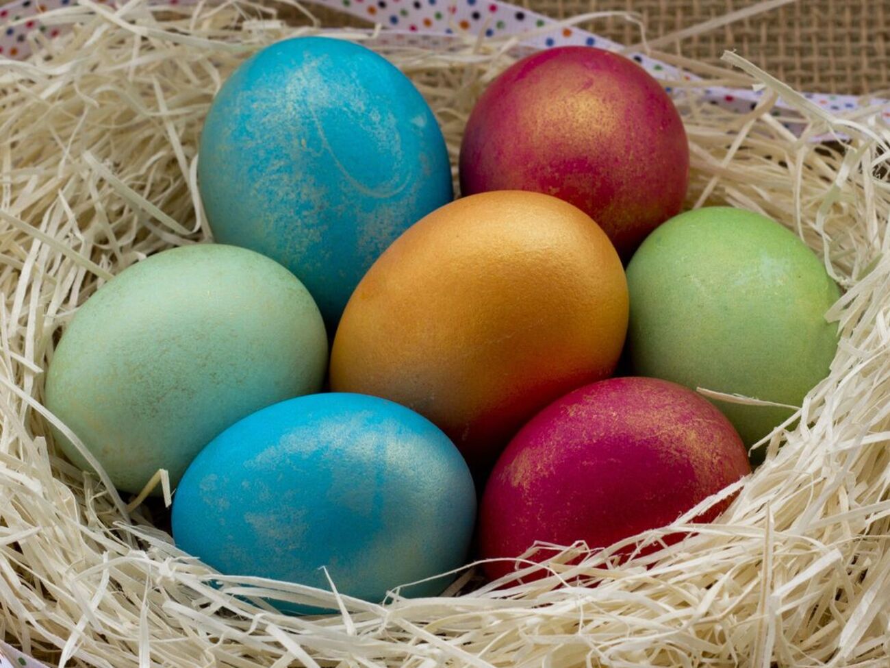 Щоб крашанки блищали, натріть їх соняшниковою олією