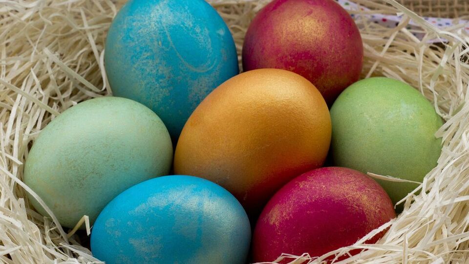 Щоб крашанки блищали, натріть їх соняшниковою олією