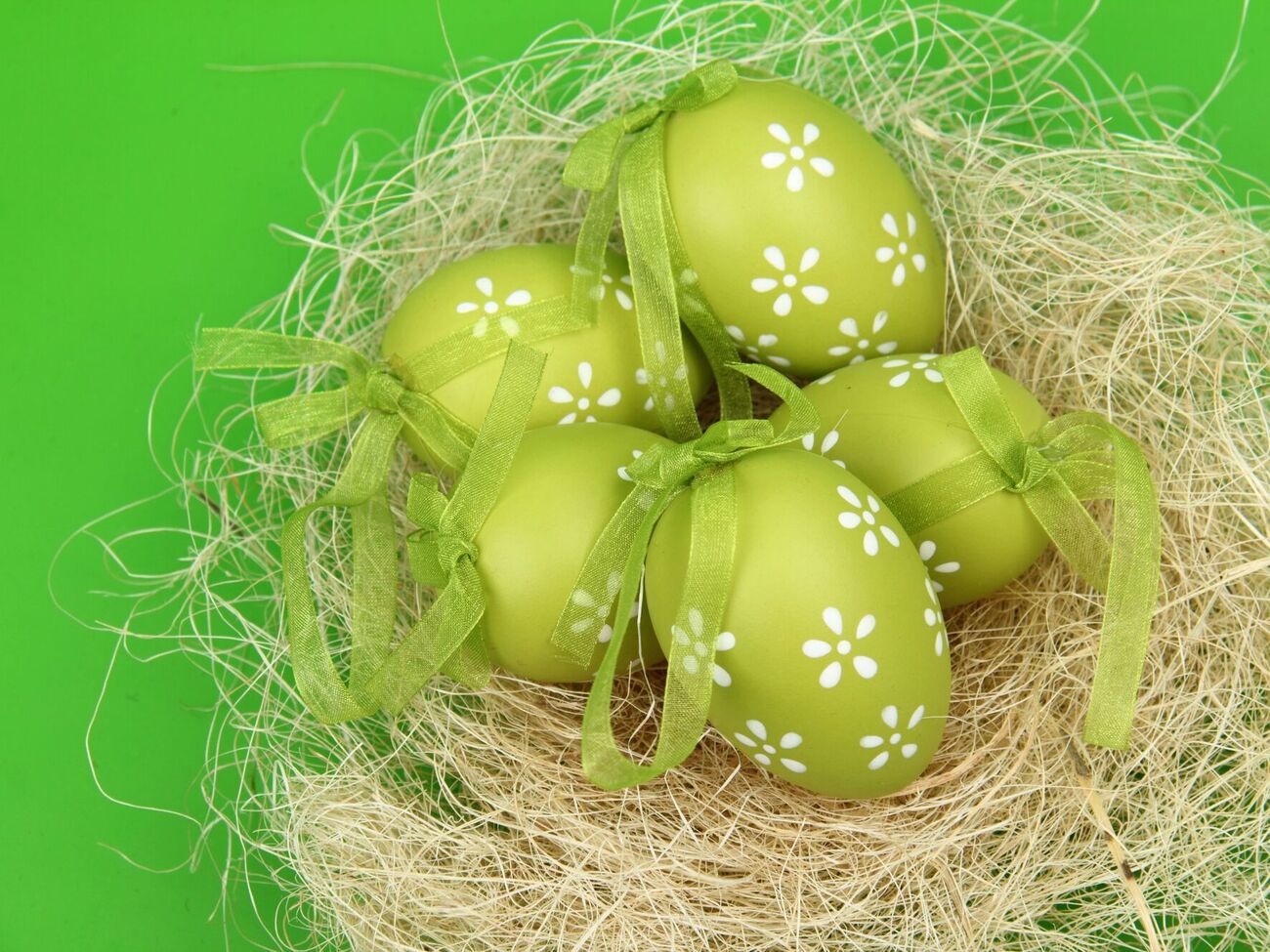 Куркума и каркаде для окрашивания яиц в оливковый цвет должны быть качественные