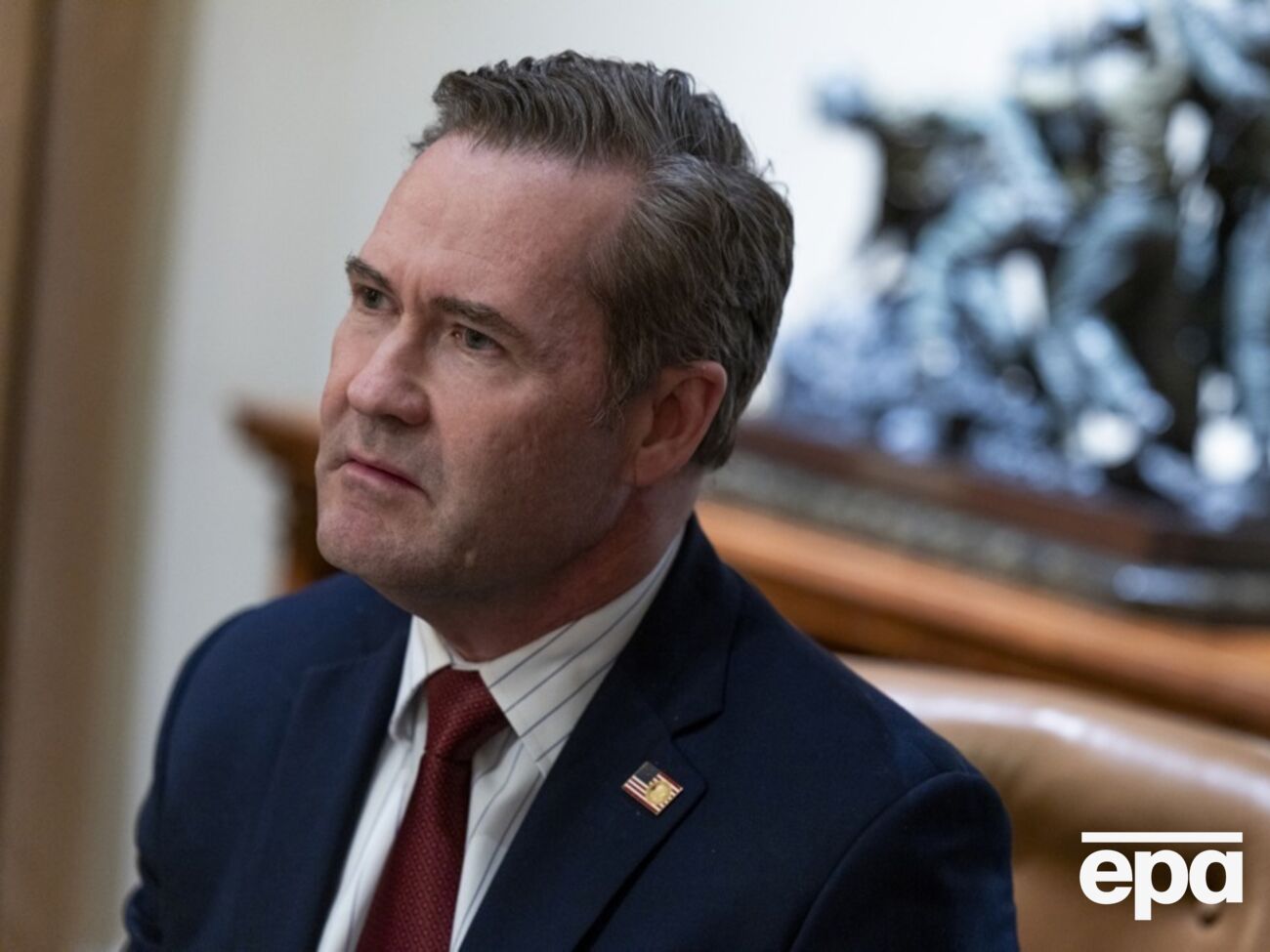 Волца не звільнять за додавання журналіста до чату, сказав Трамп