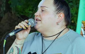 alyona alyona: Сейчас начну фигурой немного заниматься, потому что беременность – это где-то плюс 15 или 20 кг. Мне будет тяжело