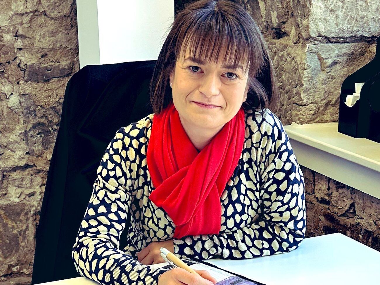 По словам Бакстер, нужно, чтобы Россия предоставила полный список украинских детей, которых сейчас удерживает