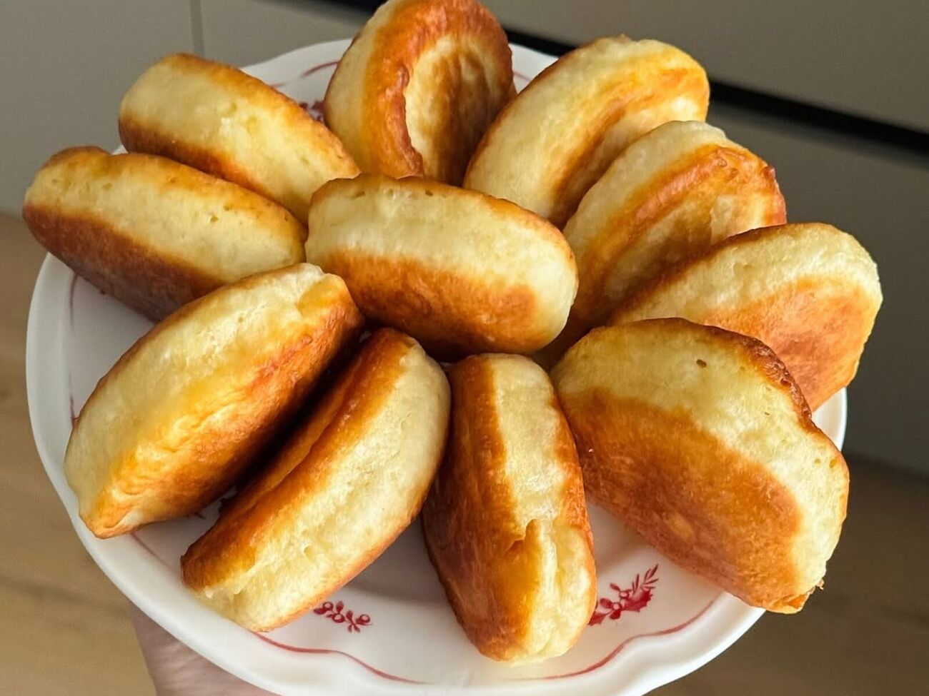 Для тіста на оладки кефір має бути теплим