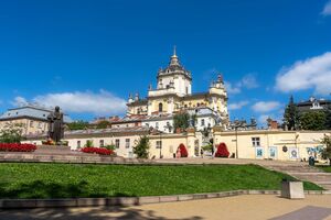 По словам реставратора, хранившего реликвию, ее вывезли из митрополичьих садов в конце 1980-х годов