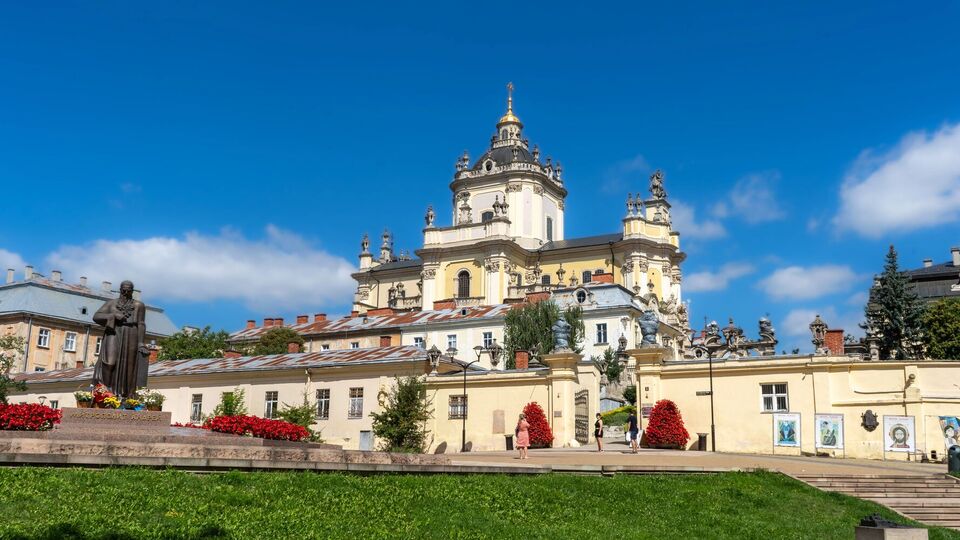 По словам реставратора, хранившего реликвию, ее вывезли из митрополичьих садов в конце 1980-х годов