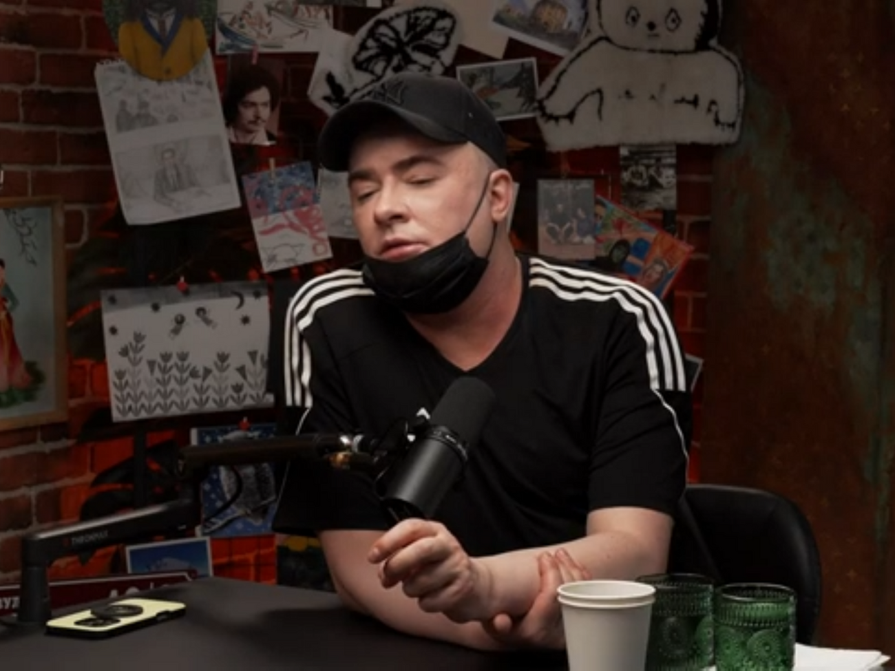 Данилко протягом останніх років на публіці з'являється в медичній масці й кепці