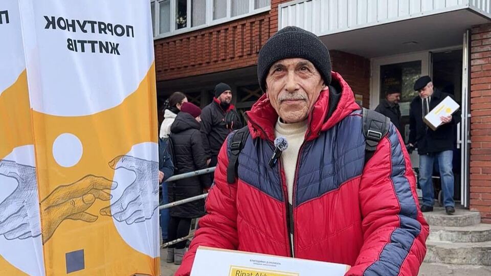 Фонд Рината Ахметова передает помощь жителям Донецкой области