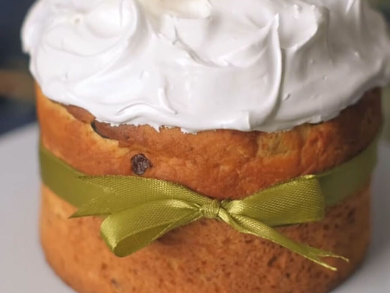 Для глазури нужно приготовить сперва сахарный сироп