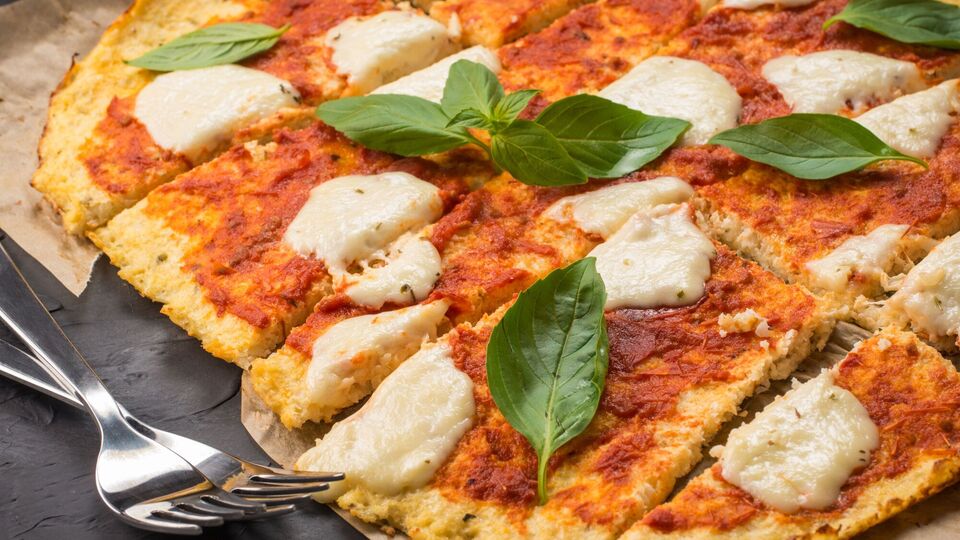 Каменских готовит пиццу без муки