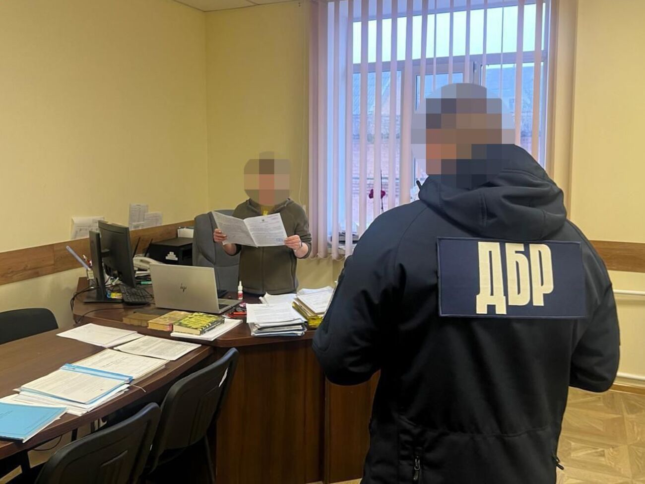 Посадовицю можуть відсторонити, зазначили у ДБР