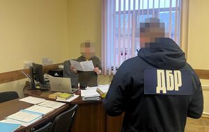 Посадовицю можуть відсторонити, зазначили у ДБР