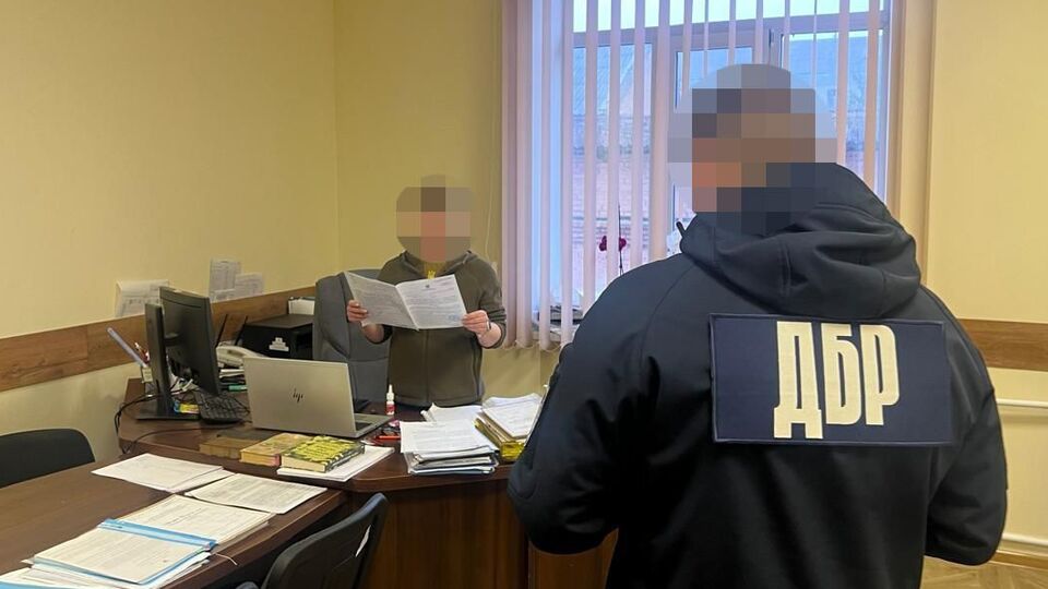 Посадовицю можуть відсторонити, зазначили у ДБР