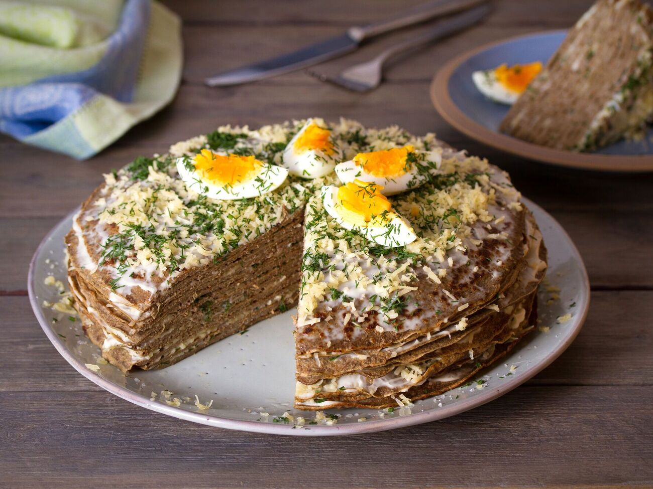 По этому рецепту печеночный торт получается очень нежным