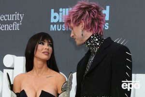 У Фокс от первого брака есть три сына, а у Machine Gun Kelly от предыдущих отношений – дочь