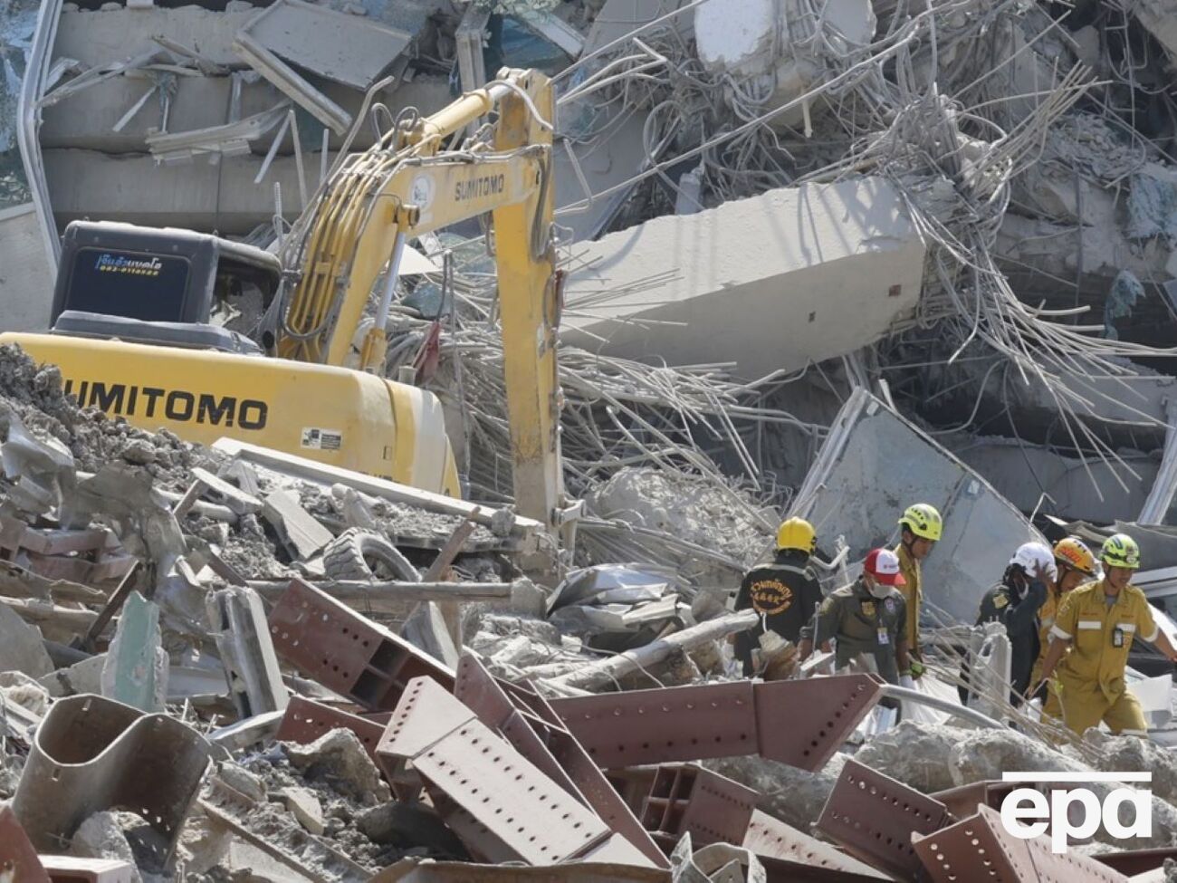 В здании заблокированы 43 человека