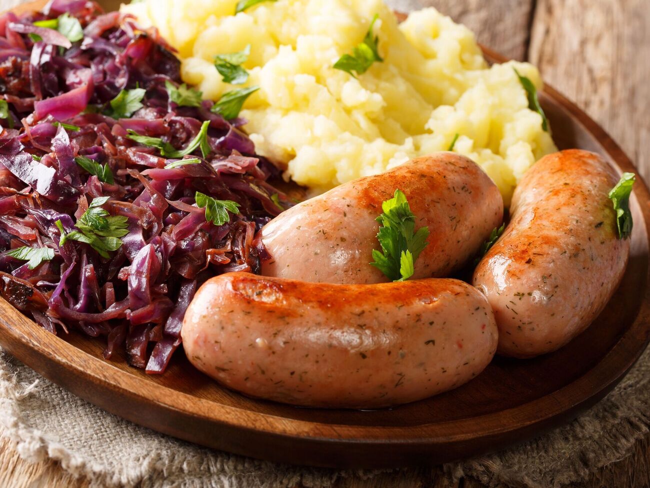 Сосиски подают с любимым гарниром