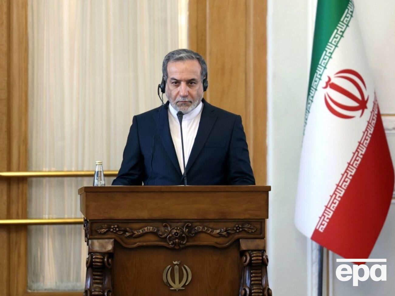 Арагчи заявил, что Иран будет вести косвенные переговоры с США, пока ощущает "максимальное давление" и военные угрозы