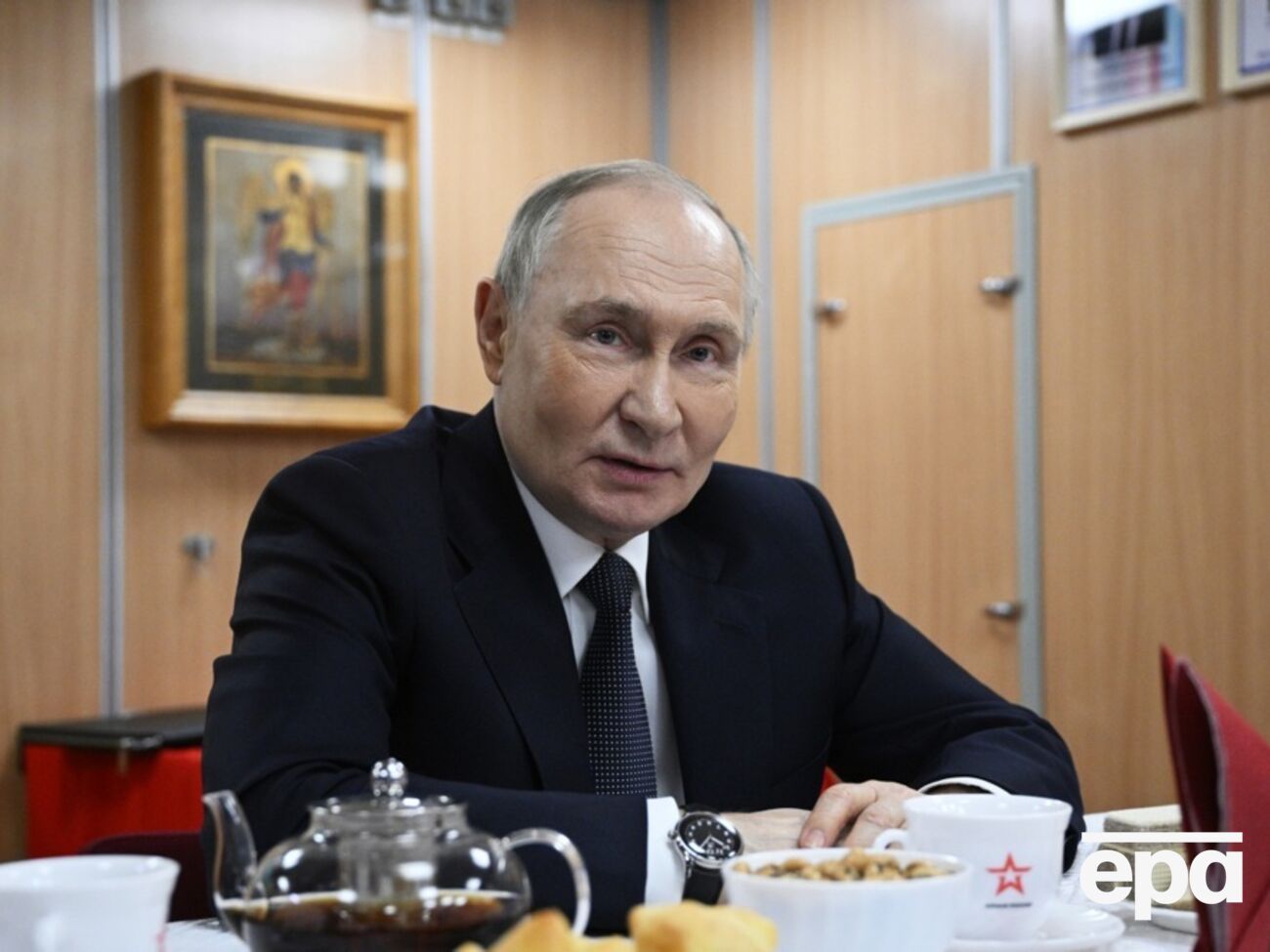 У ЄС заявили, що розглядають Путіна (на фото) як воєнного злочинця, який перебуває в розшуку, і відповідно сприймають пропаганду, яку він поширює