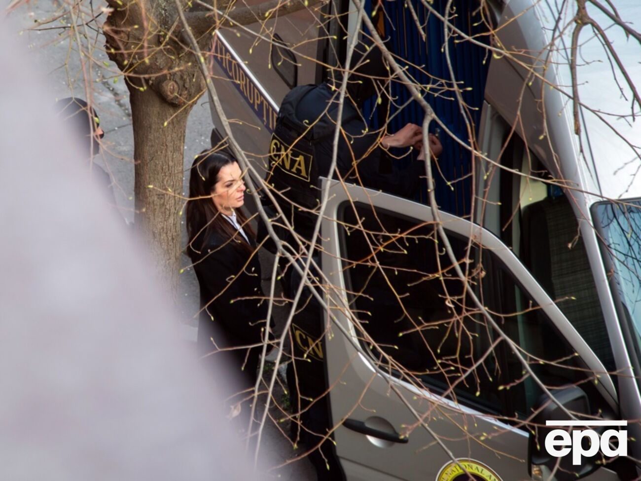 Сама Гуцул во время доставки в суд заявила журналистам, что дело против нее "сфабриковано"